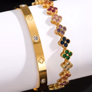 Four-leaf zircon bracelet set with clover charm